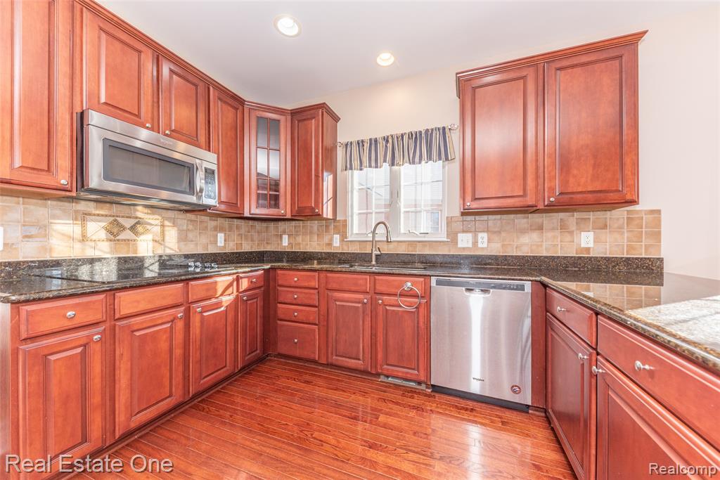 26610 Valhalla Drive, Farmington Hills, MI 48331 — Photo 25