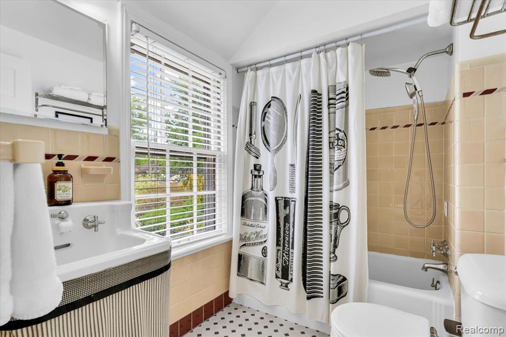 784 University Place, Grosse Pointe, MI 48230 — Photo 36