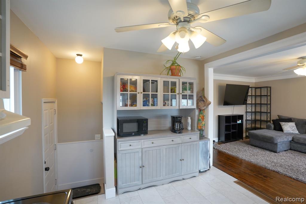 23360 Crossley Avenue, Hazel Park, MI 48030 — Photo 8