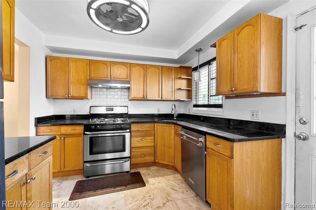 6442 Arcola Street, Garden City, MI — Photo 15