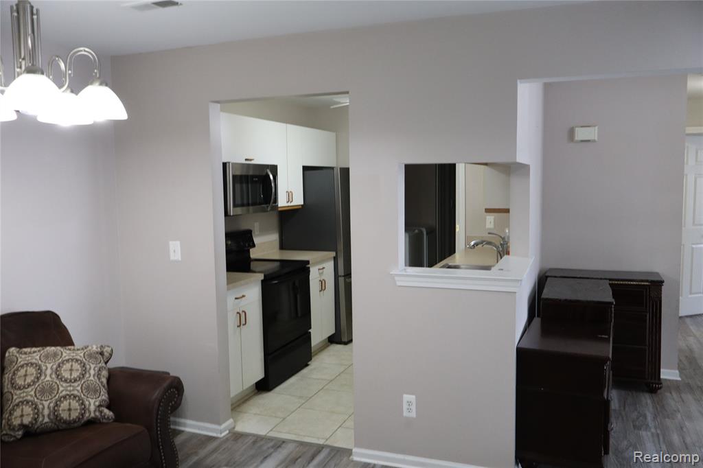 5212 Pine Aires Drive, Sterling Heights, MI 48314 — Photo 7