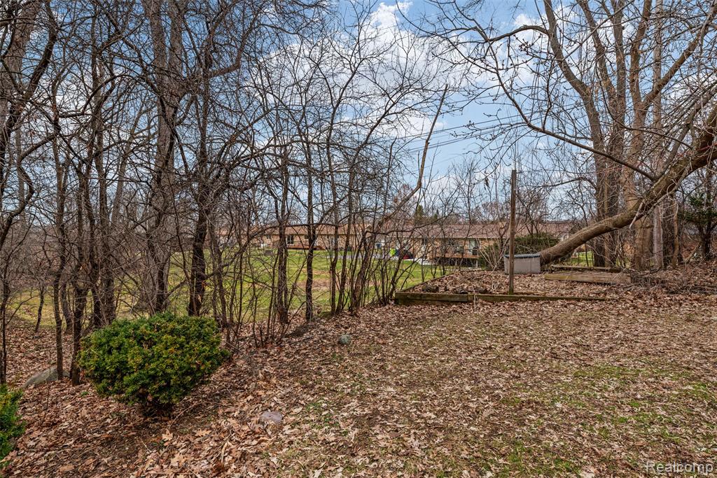 8732 Elizabeth Lake Road, White Lake, MI — Photo 37