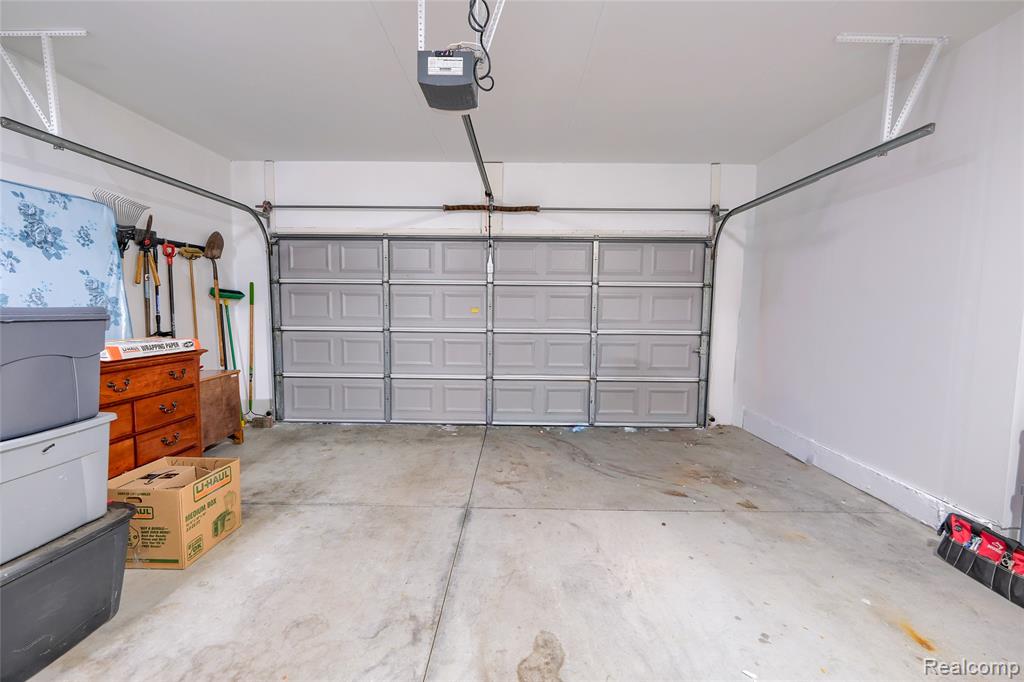 4503 Cross Creek Boulevard, Burton, MI 48509 — Photo 38