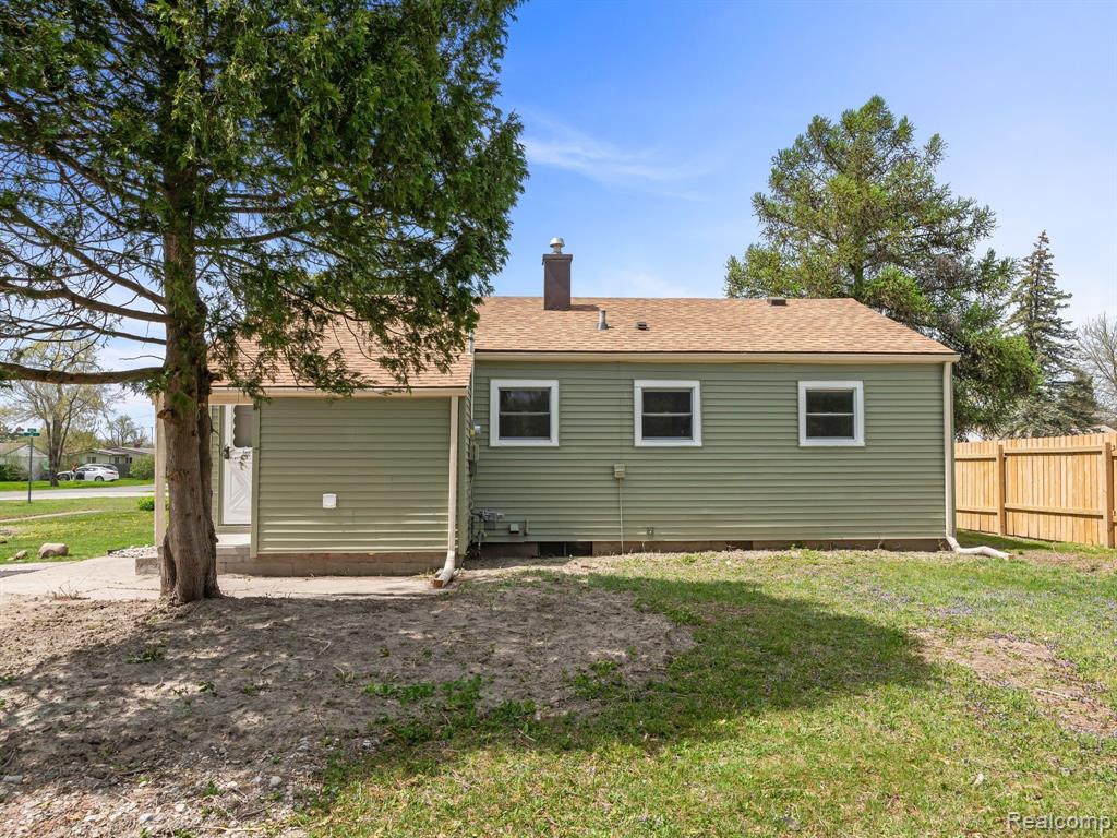 558 S 24TH Street, Saginaw, MI 48601 — Photo 23