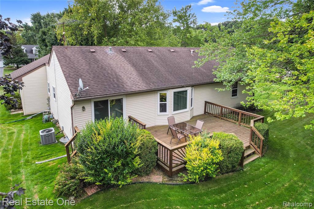 59652 Sunridge Drive, New Hudson, MI 48165 — Photo 33