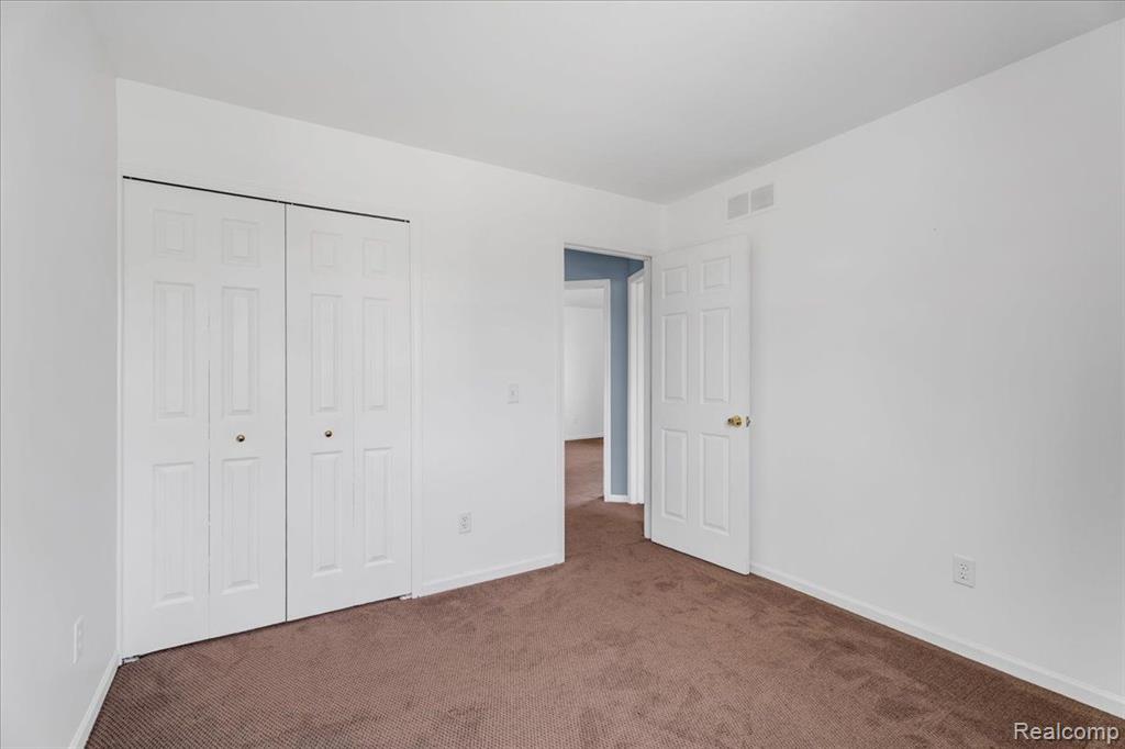 4525 STREAMSIDE Trail, Waterford, MI 48329 — Photo 18