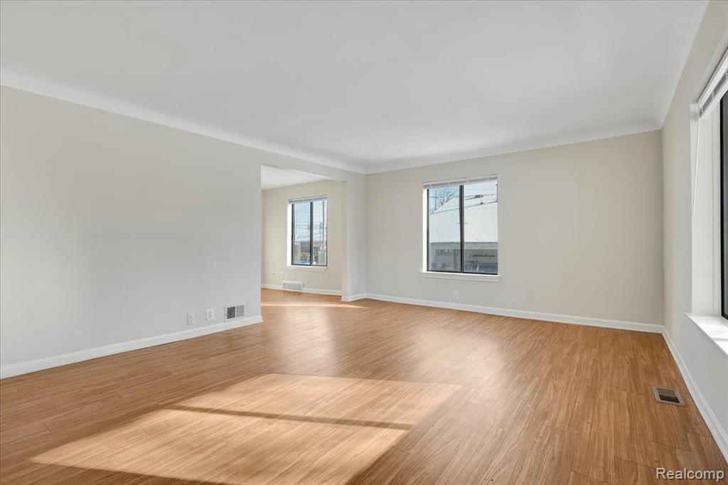 60 W Harry Avenue, Hazel Park, MI 48030 — Photo 2