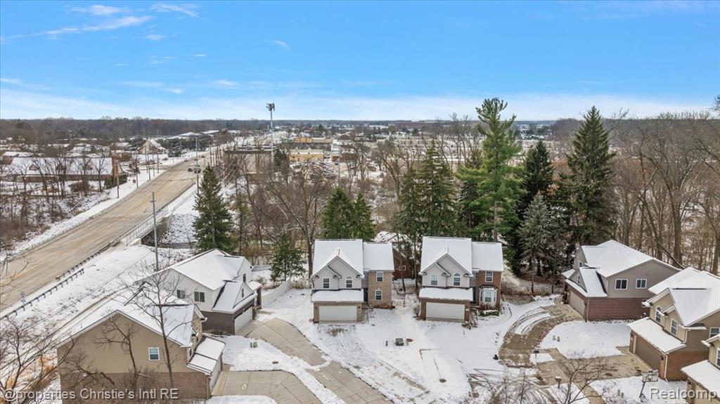 8740 Oak Ridge Trail, Westland, MI — Photo 46
