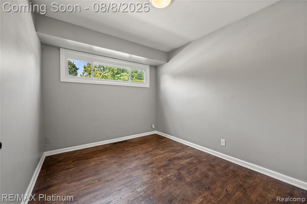 708 Elmwood Drive, Fenton, MI 48430 — Photo 5