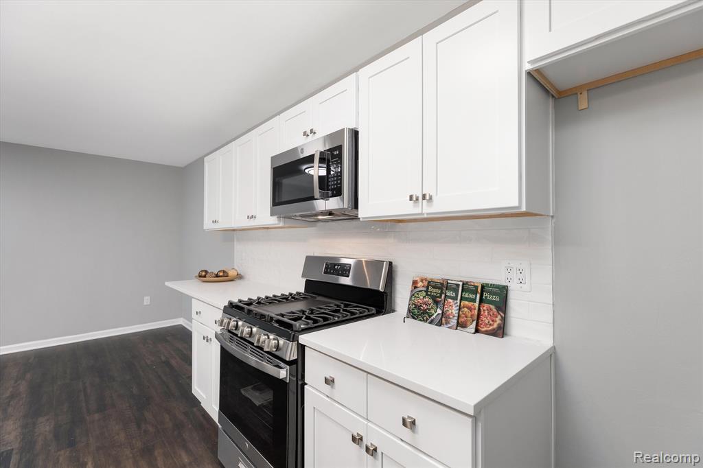 40160 NEWPORT Drive, Plymouth, MI 48170 — Photo 10