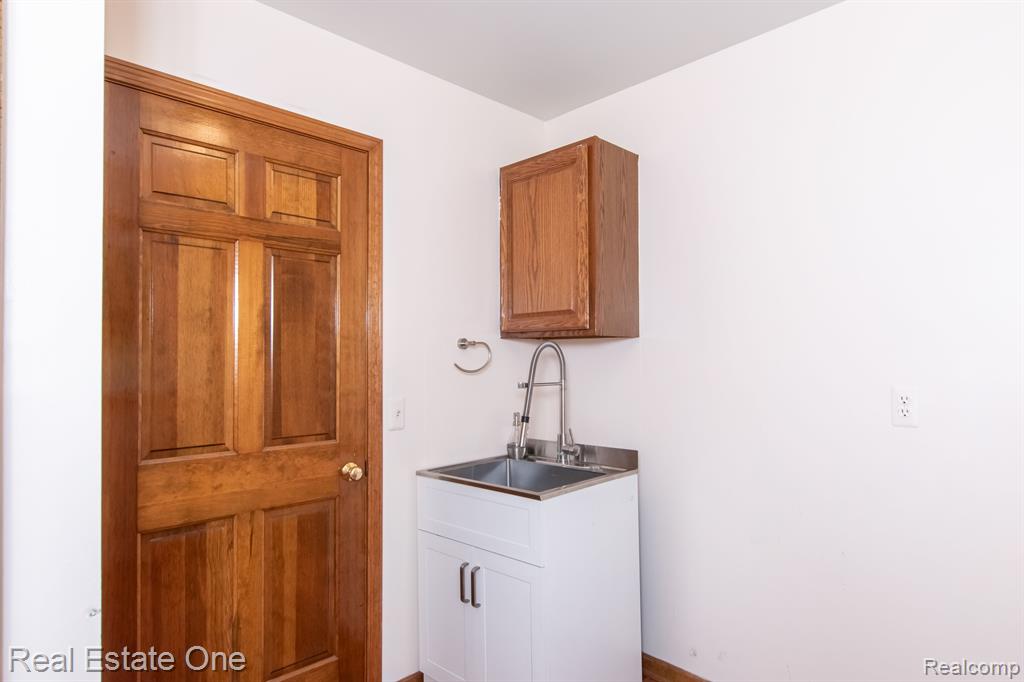 5201 CROWFOOT Drive, Troy, MI 48085 — Photo 31