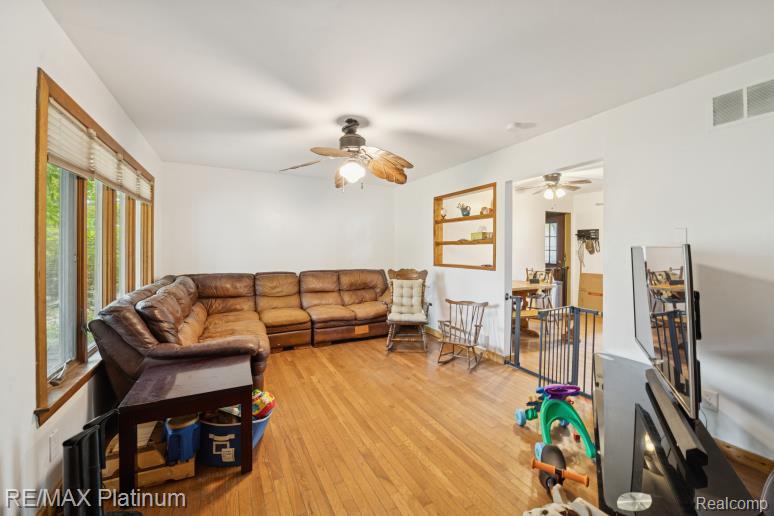 10209 Sargent Road, Fowlerville, MI 48836 — Photo 8