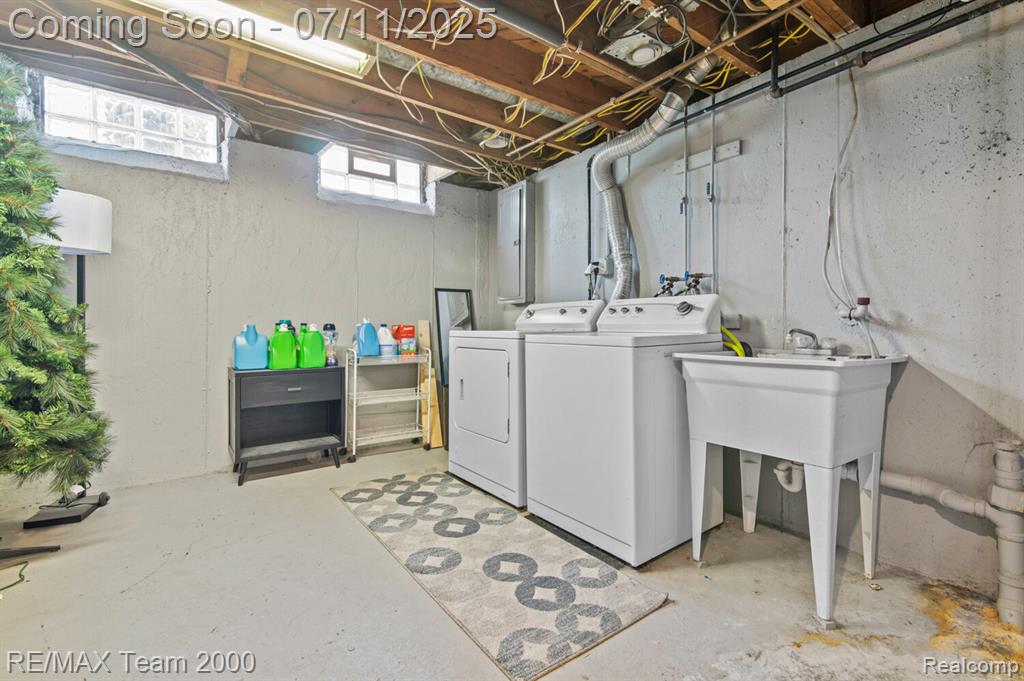 9756 Buckingham Avenue, Allen Park, MI 48101 — Photo 24