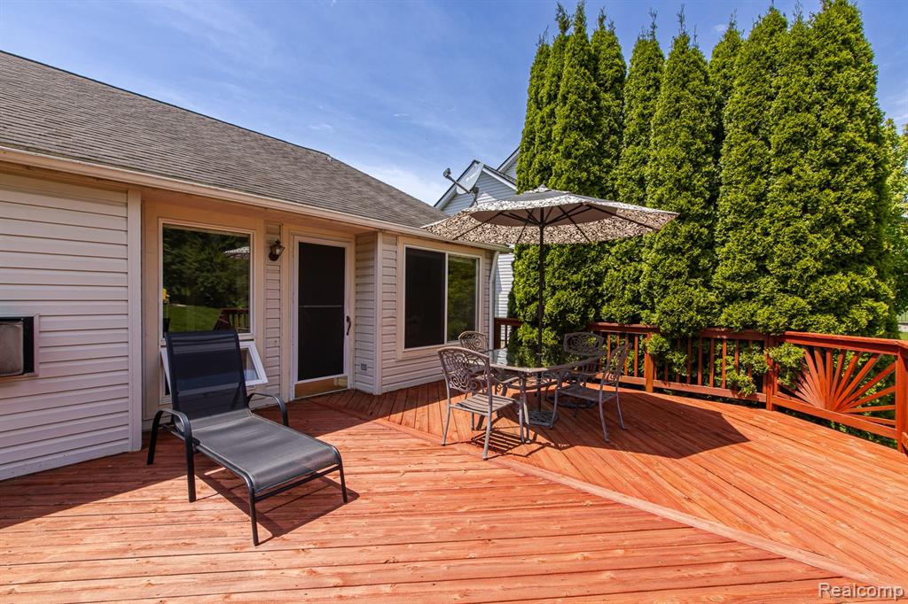 4304 W Pointe Drive, Waterford, MI 48329 — Photo 35