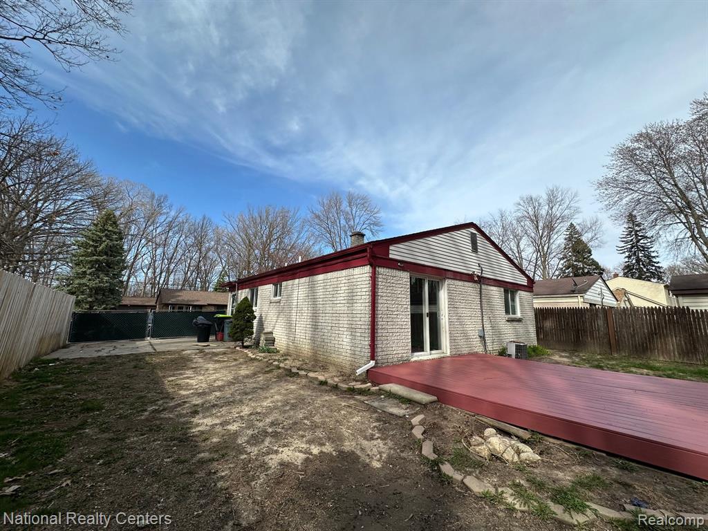 829 W PARKER Avenue, Madison Heights, MI 48071 — Photo 20