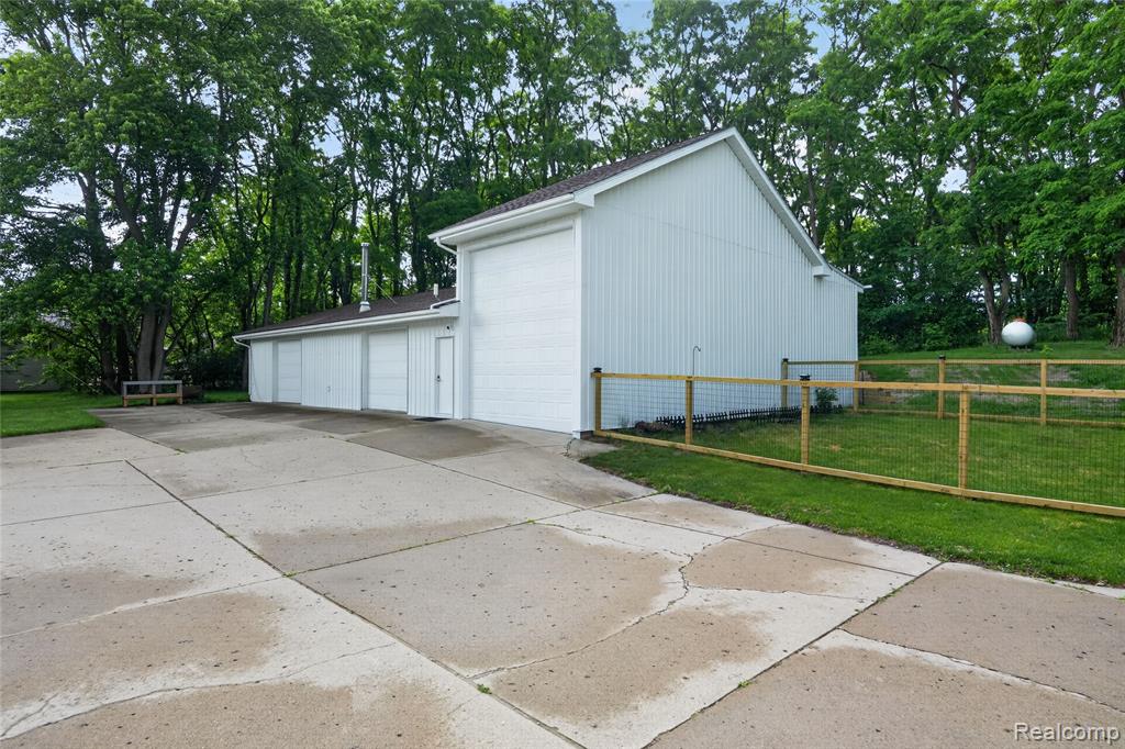8655 Joey Drive, Pinckney, MI 48169 — Photo 36