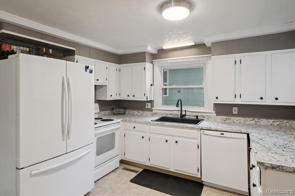 131 W South Street, Williamston, MI 48895 — Photo 10