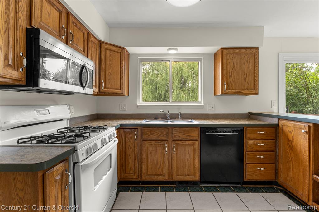 9032 Arlington Drive, Ypsilanti, MI 48198 — Photo 17