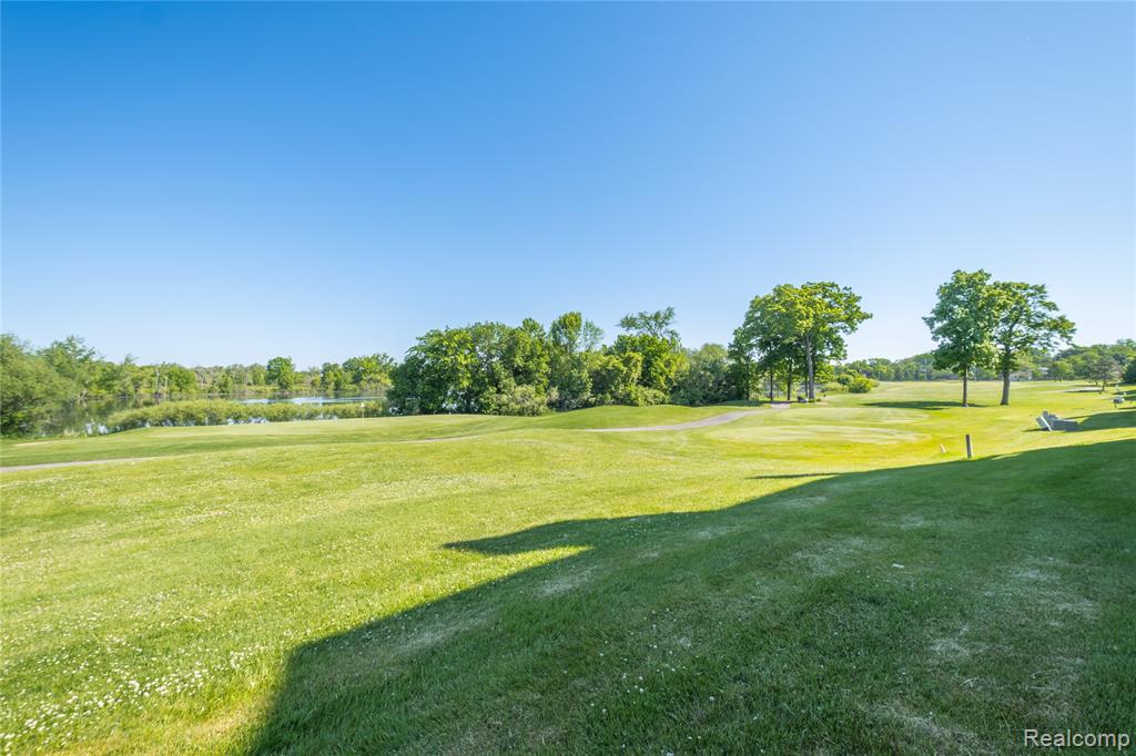 243 Oak Ridge Drive, Pontiac, MI 48341 — Photo 25