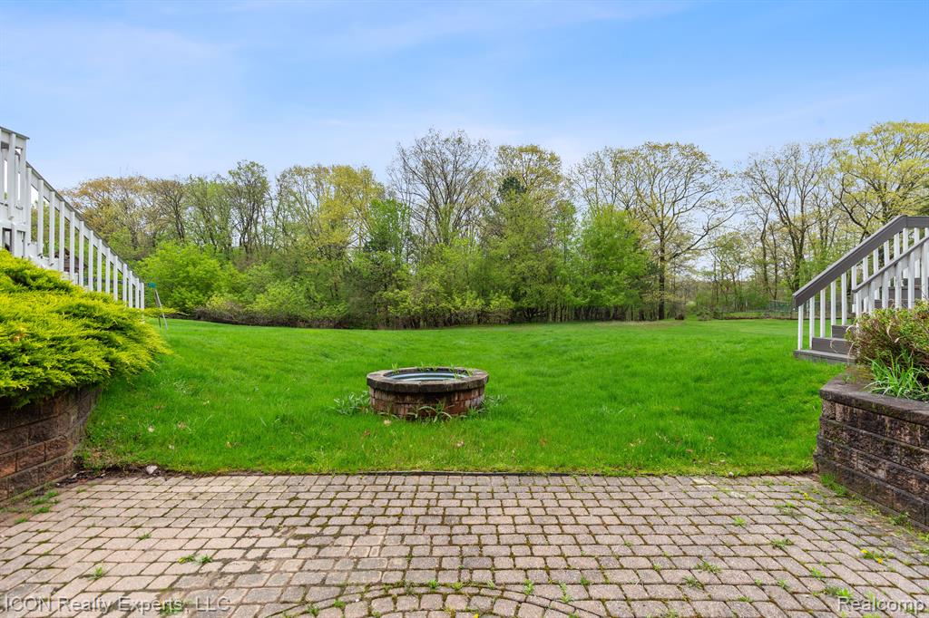 5215 DEER RUN Circle, Orchard Lake Village, MI 48323 — Photo 60