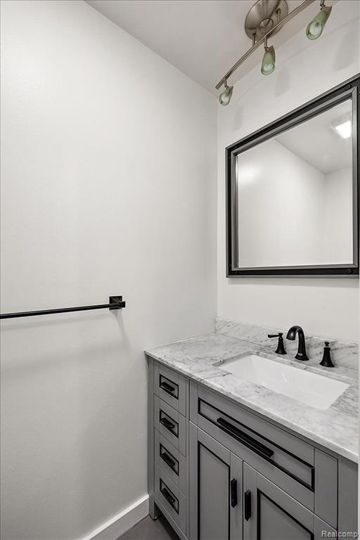 1570 S HILL Boulevard, Bloomfield Hills, MI 48304 — Photo 15