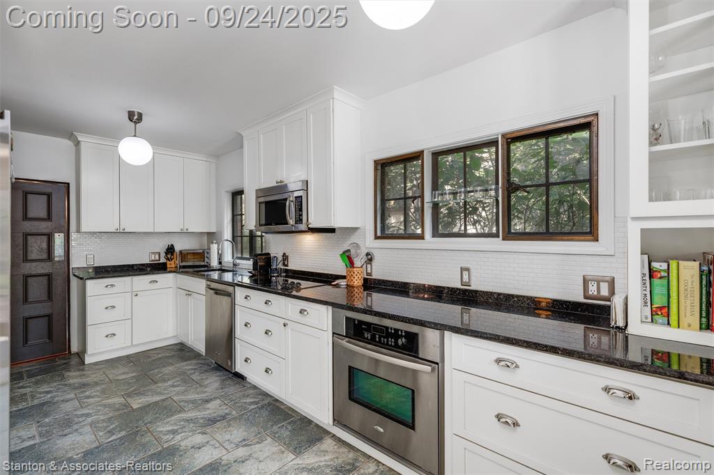 636 Waddington Street, Bloomfield Hills, MI 48301 — Photo 11