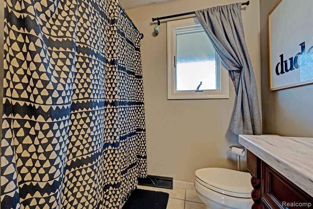 4704 CRUTCHFIELD Drive, Saginaw, MI 48638 — Photo 30