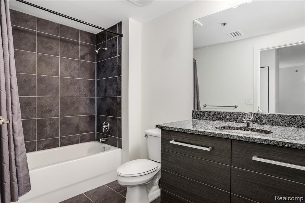432 S WASHINGTON Avenue, 1204, Royal Oak, MI 48067 — Photo 18