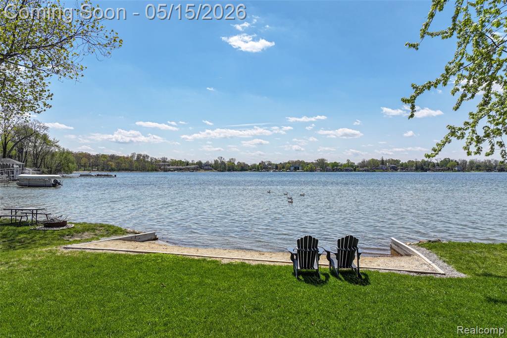 429 Grixdale Lane, Waterford, MI 48328 — Photo 24