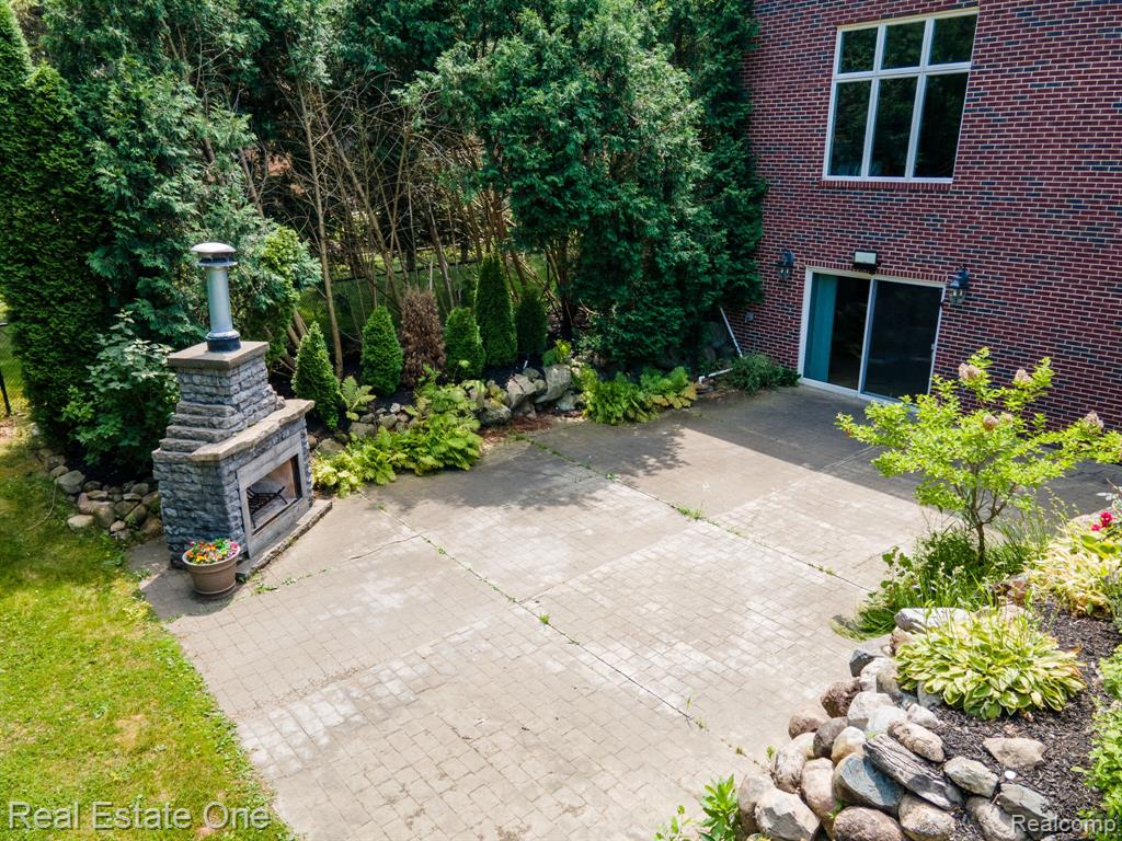 6120 EVANSWOOD Road, Troy, MI, 48085