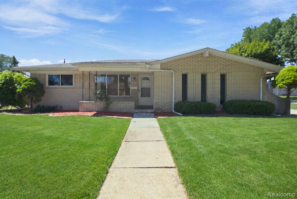 36759 Wayne Drive, Sterling Heights, MI 48312