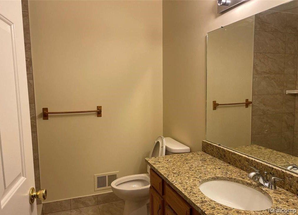 5483 Seabreeze Lane, Sterling Heights, MI 48310 — Photo 12