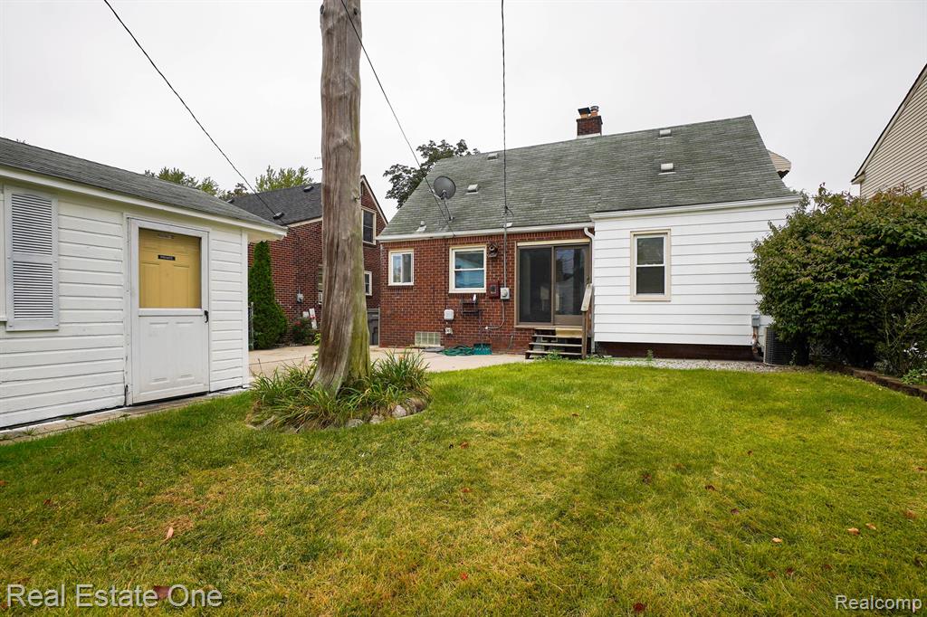 604 KINGSBURY Avenue, Dearborn, MI 48128 — Photo 17