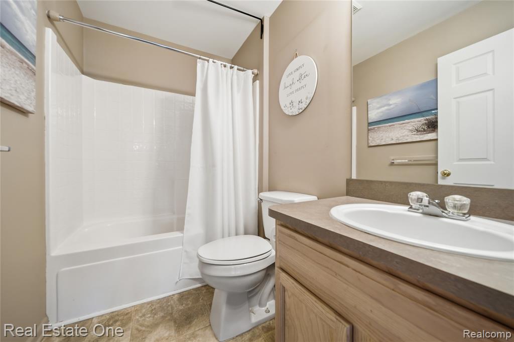 8576 Barrington Drive, Ypsilanti, MI 48198 — Photo 26