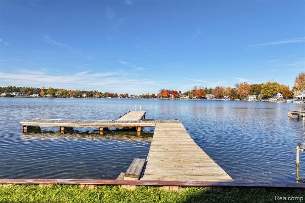 2076 S Long Lake Road, Fenton, MI 48430 — Photo 49