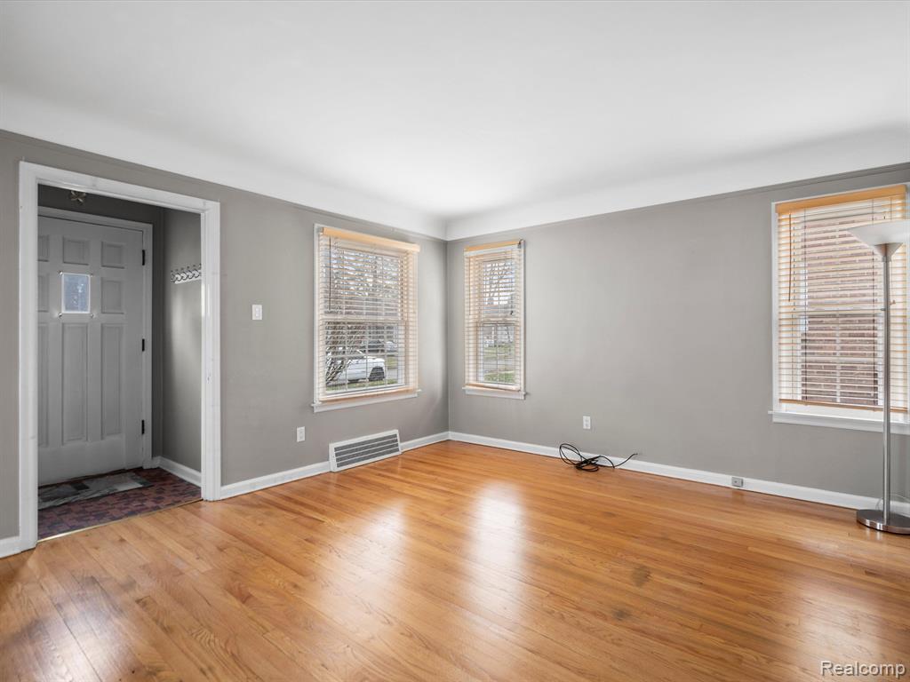 829 N REMBRANDT Avenue, Royal Oak, MI 48067 — Photo 4