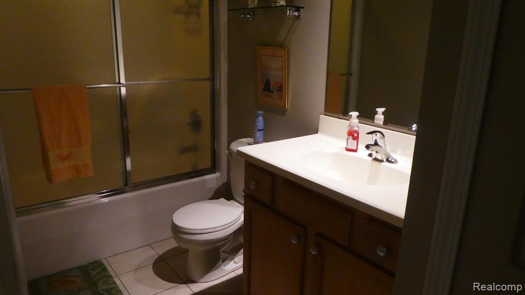 8051 Prestonwood Court, Flushing, MI 48433 — Photo 16