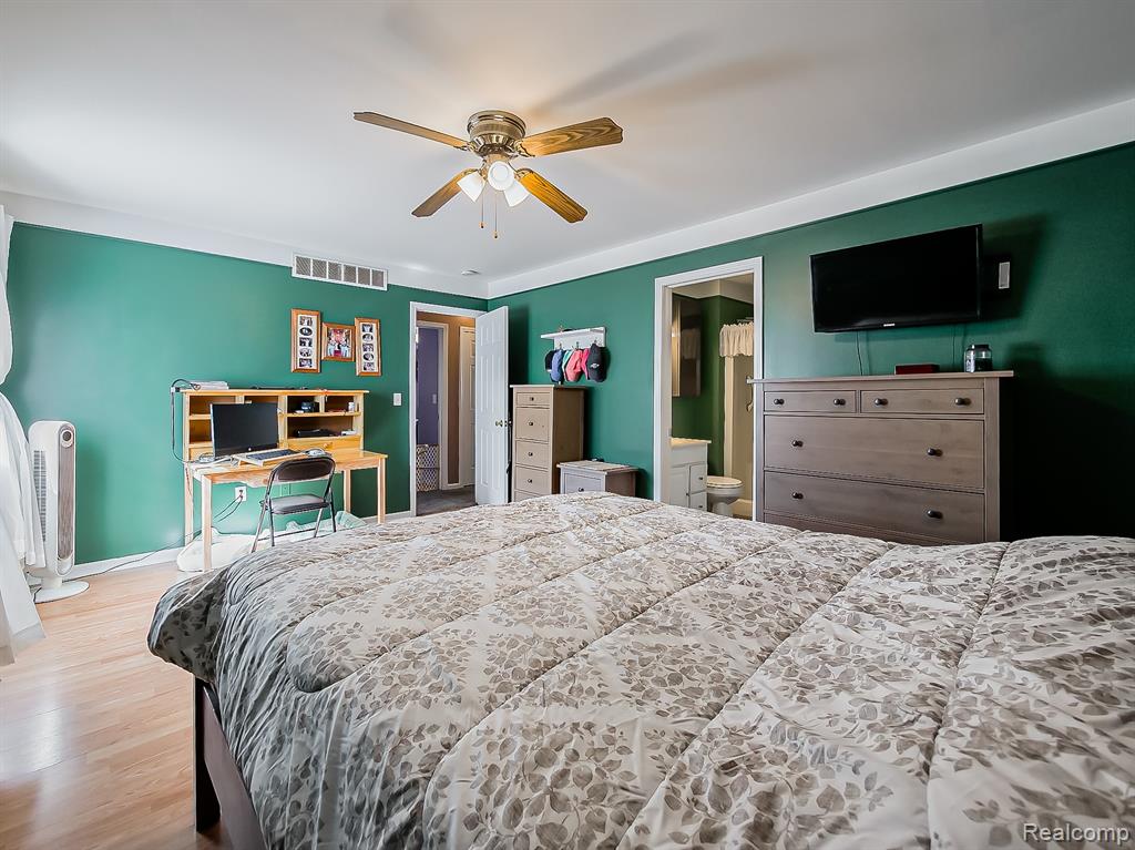 5374 Franklin Avenue, Trenton, MI 48183 — Photo 8