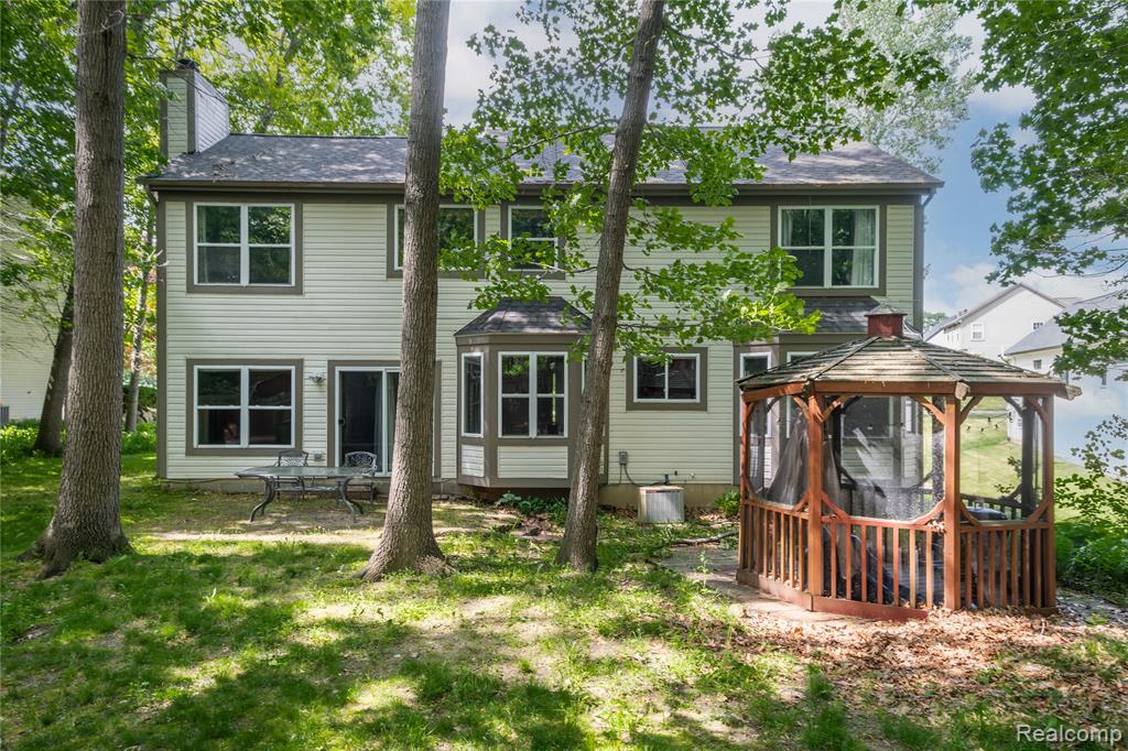 1250 Walloon Way, Lake Orion, MI — Photo 2
