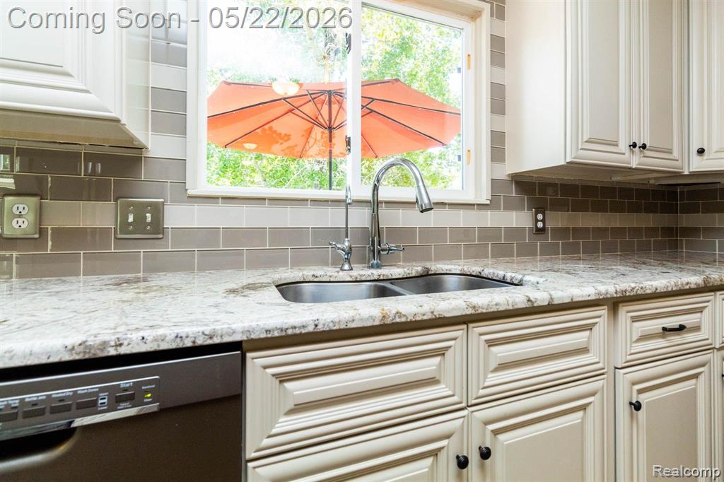 1398 BEAVERBROOK Drive, Holly, MI 48442 — Photo 26
