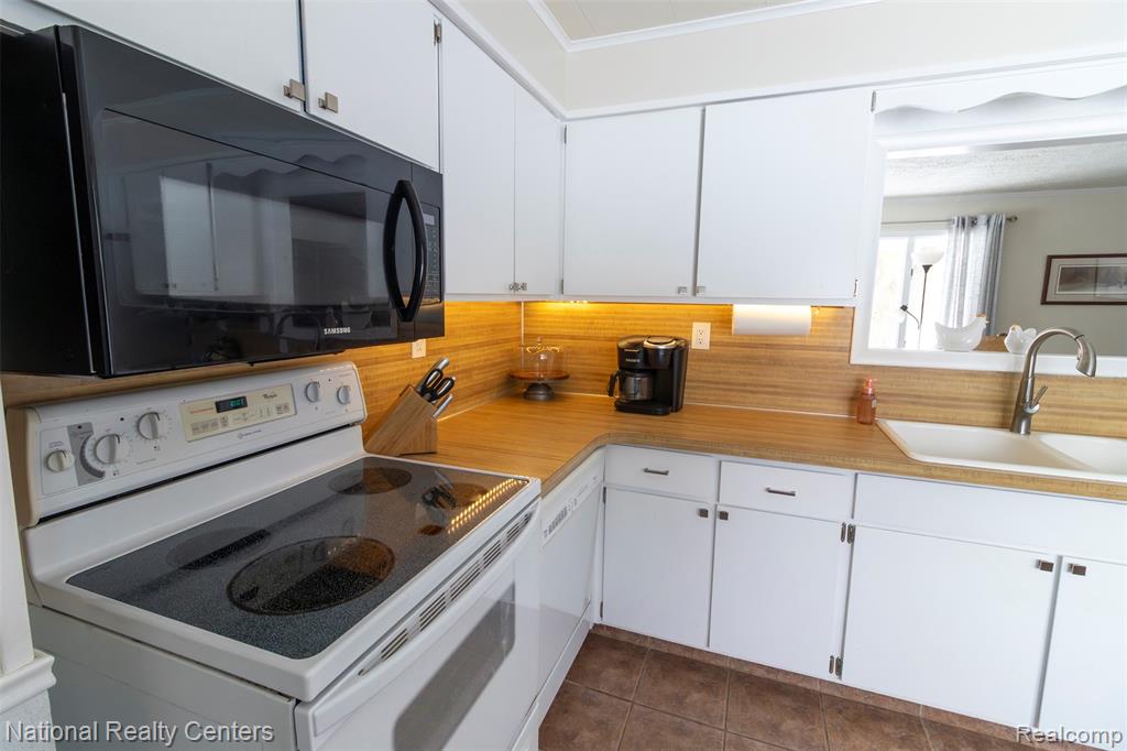 529 N Watkins, Perry, MI 48872 — Photo 11
