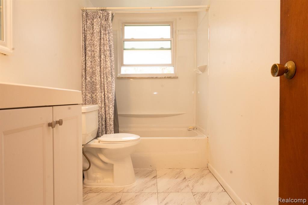 4480 TILLIE Drive, Flint, MI 48504 — Photo 10