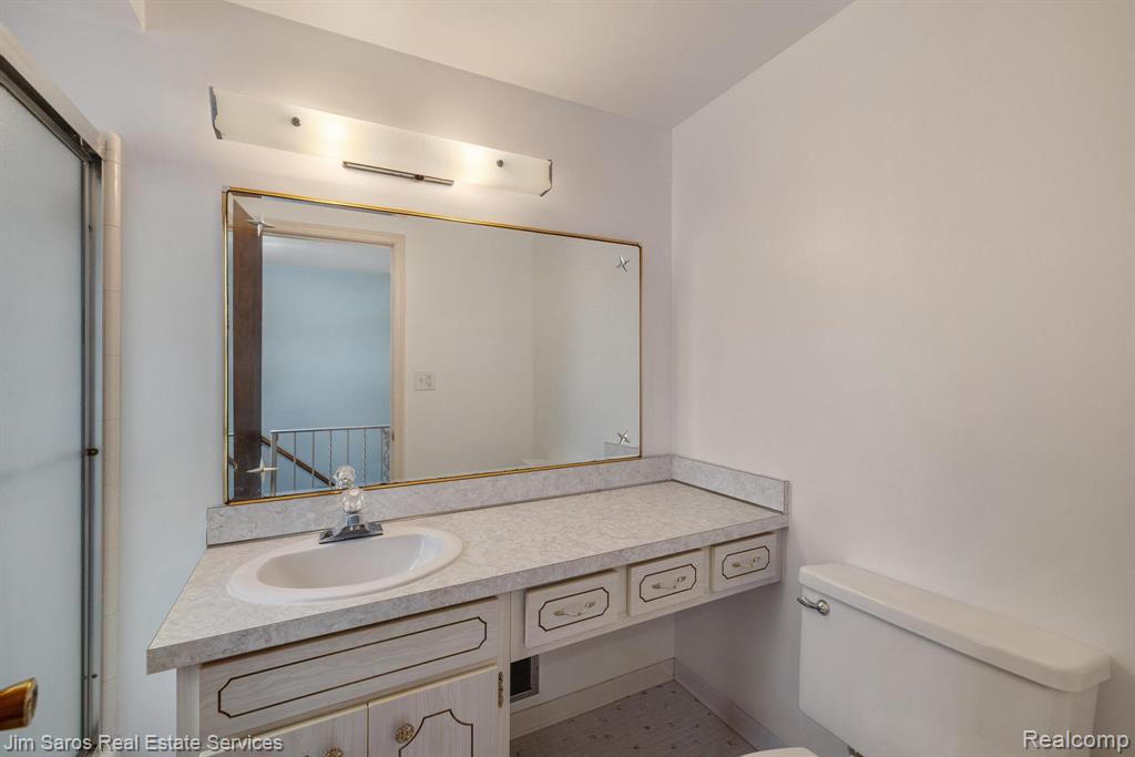 1210 Fairholme Road, Grosse Pointe Woods, MI 48236 — Photo 16