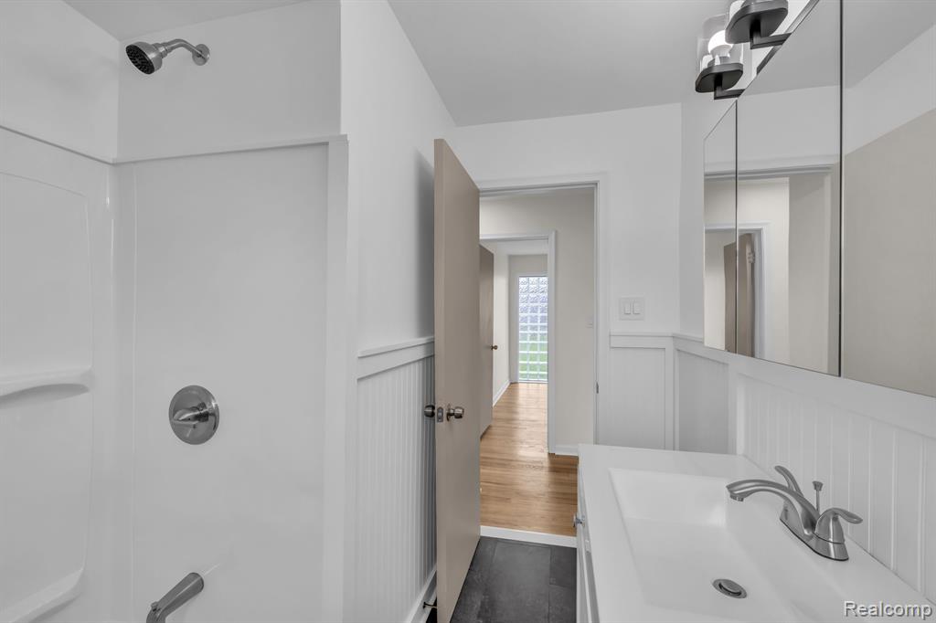 9159 NATHALINE, Redford, MI 48239 — Photo 14