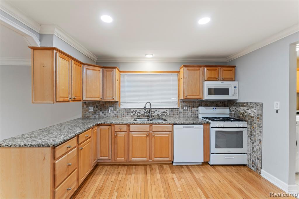 4822 Peachtree Drive, Sterling Heights, MI 48310 — Photo 28