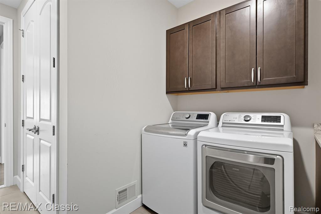 24530 Pinnacle Circle, 25, South Lyon, MI 48178 — Photo 21