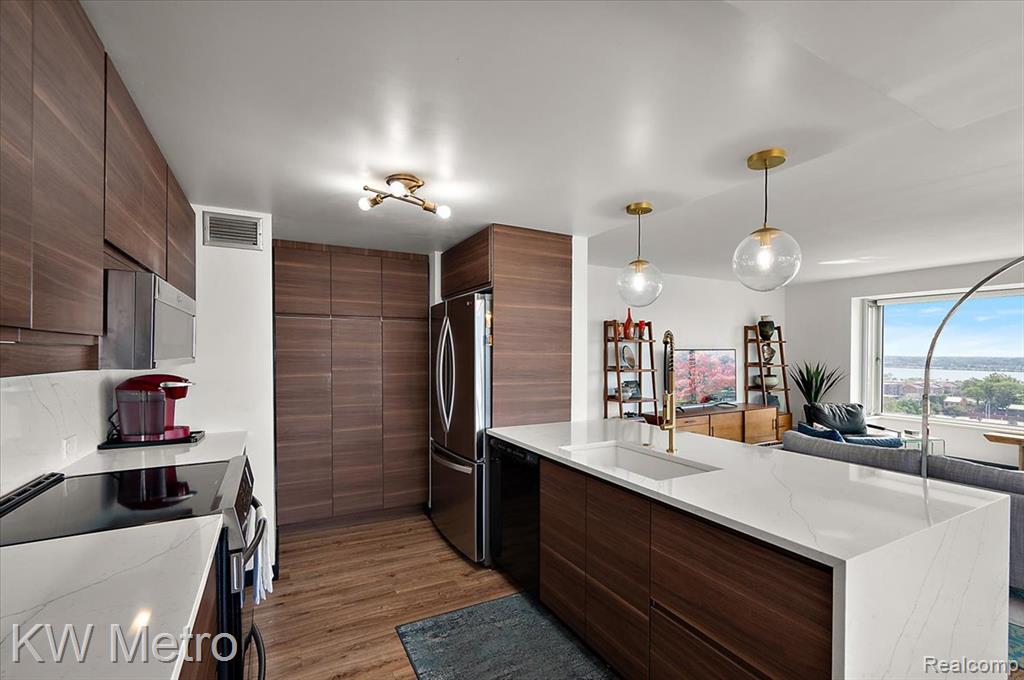 1300 E Lafayette Street, 1001, Detroit, MI 48207 — Photo 27