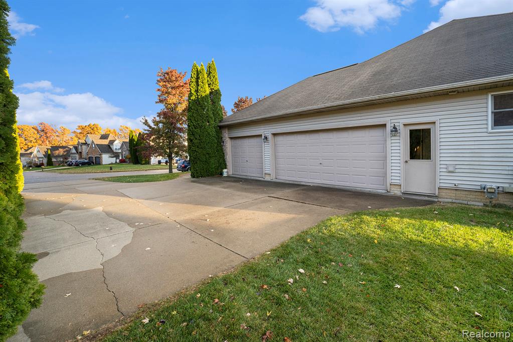 4382 Oak Tree Court, Fenton, MI 48430 — Photo 52