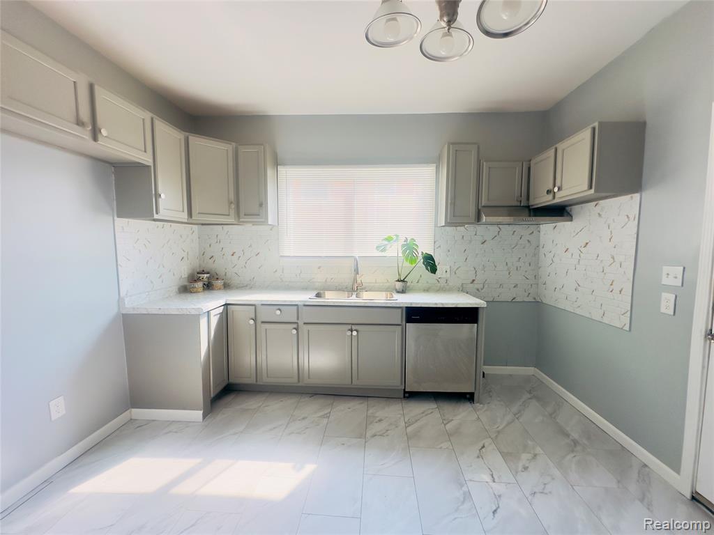 25 W Greendale, Highland Park, MI 48203 — Photo 11