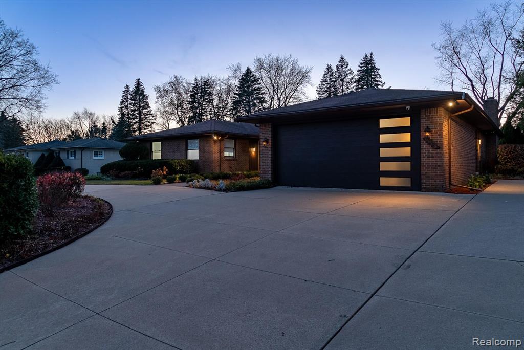 6865 FREDMOOR Drive, Troy, MI 48098 — Photo 49